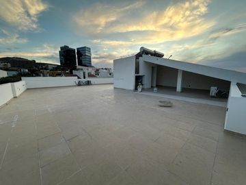 Casa en Venta en Centro Sur con Roof Garden y Sótano, Diseño de Autor