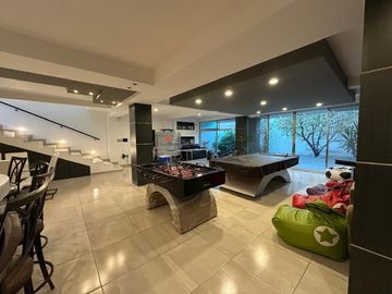 Casa en Venta en Centro Sur con Roof Garden y Sótano, Diseño de Autor