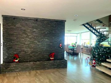 Casa en Venta en Centro Sur con Roof Garden y Sótano, Diseño de Autor