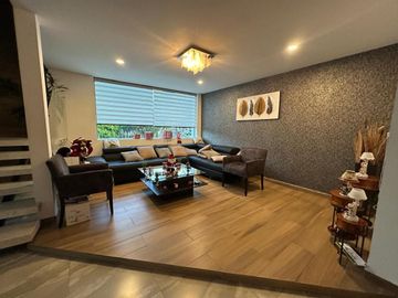 Casa en Venta en Centro Sur con Roof Garden y Sótano, Diseño de Autor