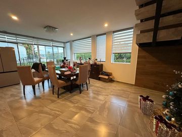 Casa en Venta en Centro Sur con Roof Garden y Sótano, Diseño de Autor