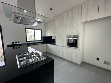 Espectacular Casa en Venta en Grand Juriquilla, 4 Recámaras, 4.5 Baños, de Autor