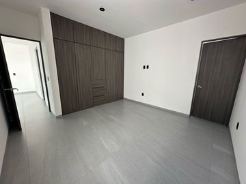 Espectacular Casa en Venta en Grand Juriquilla, 4 Recámaras, 4.5 Baños, de Autor