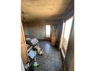 CASA A RECICLAR CON BUENA ESTRUCTURA. BARRIO MALVINAS