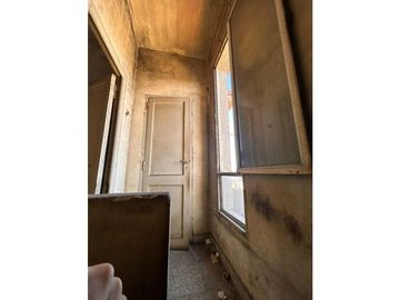 CASA A RECICLAR CON BUENA ESTRUCTURA. BARRIO MALVINAS