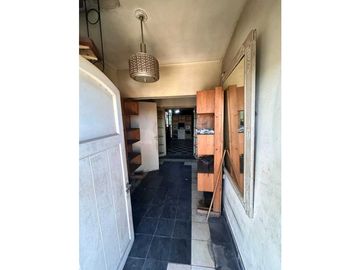 CASA A RECICLAR CON BUENA ESTRUCTURA. BARRIO MALVINAS