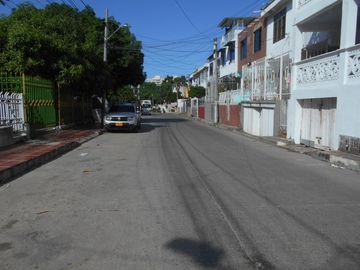 Casa residencial amplia para invertir con buena ubicación