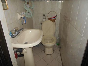 Casa residencial amplia para invertir con buena ubicación