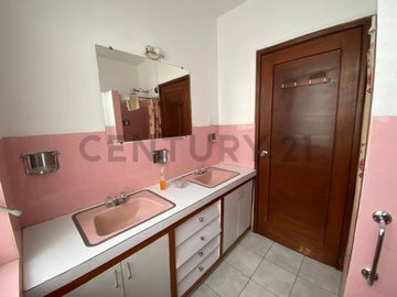 Venta Casa con Amplia Terraza Vista Panorámica en el Centro Histórico San Blas
