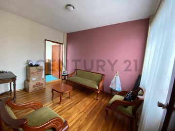 Venta Casa con Amplia Terraza Vista Panorámica en el Centro Histórico San Blas