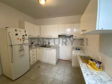 Venta Casa con Amplia Terraza Vista Panorámica en el Centro Histórico San Blas