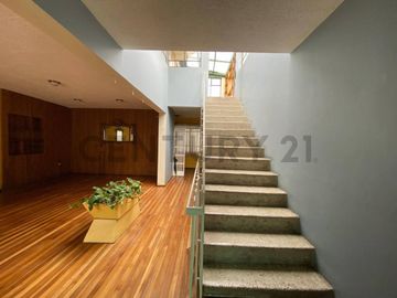 Venta Casa con Amplia Terraza Vista Panorámica en el Centro Histórico San Blas