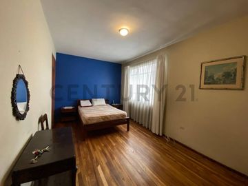 Venta Casa con Amplia Terraza Vista Panorámica en el Centro Histórico San Blas