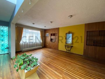 Venta Casa con Amplia Terraza Vista Panorámica en el Centro Histórico San Blas