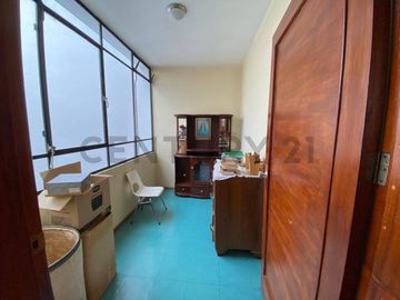 Venta Casa con Amplia Terraza Vista Panorámica en el Centro Histórico San Blas