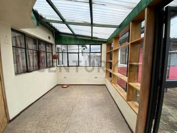 Venta Casa con Amplia Terraza Vista Panorámica en el Centro Histórico San Blas
