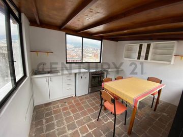 Venta Casa con Amplia Terraza Vista Panorámica en el Centro Histórico San Blas