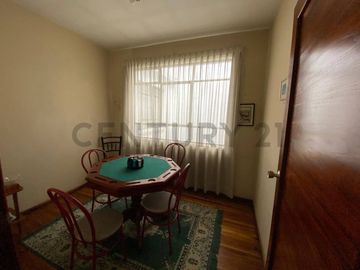 Venta Casa con Amplia Terraza Vista Panorámica en el Centro Histórico San Blas