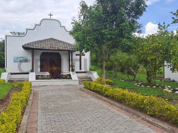Casa con terreno 1008 m2 de Venta en Guayllabamba