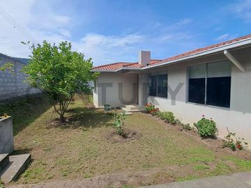 Casa con terreno 1008 m2 de Venta en Guayllabamba