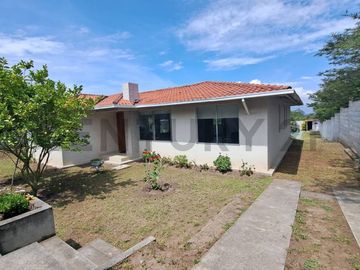 Casa con terreno 1008 m2 de Venta en Guayllabamba