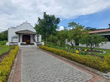 Casa con terreno 1008 m2 de Venta en Guayllabamba