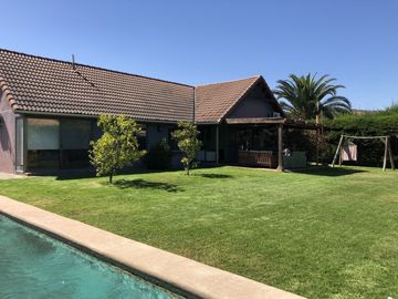 VENDE CASA 4 DORM, 3 BAÑOS EN CONDOMINIO LO HERRERA SAN BERNARDO