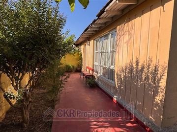 Casa en Venta en Villa Macul/ Alejandro Galaz