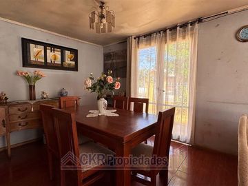 Casa en Venta en Villa Macul/ Alejandro Galaz