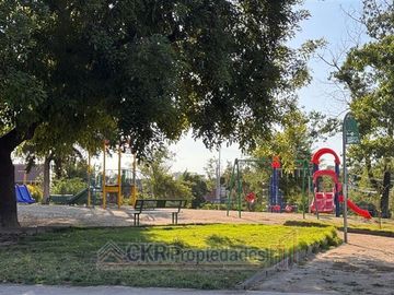 Casa en Venta en Villa Macul/ Alejandro Galaz