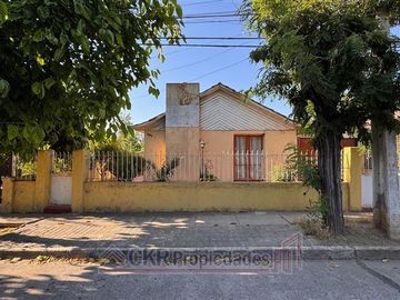 Casa en Venta en Villa Macul/ Alejandro Galaz