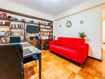 Departamento en Venta en Barrio Lastarria - Acogedor con Piso de Parquet