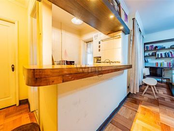 Departamento en Venta en Barrio Lastarria - Acogedor con Piso de Parquet