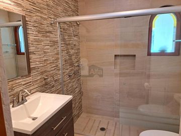 Se vende magnífica casa de 5 recámaras en Fracc. provincias del Canadá, Cuernavaca