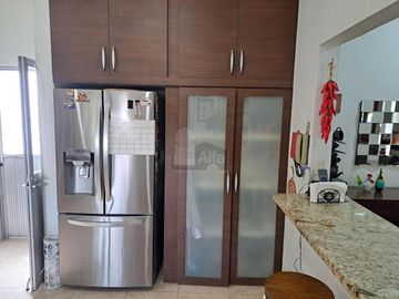 Se vende magnífica casa de 5 recámaras en Fracc. provincias del Canadá, Cuernavaca