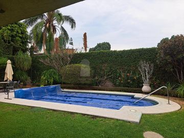 Se vende magnífica casa de 5 recámaras en Fracc. provincias del Canadá, Cuernavaca