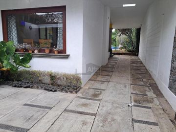 Se vende magnífica casa de 5 recámaras en Fracc. provincias del Canadá, Cuernavaca