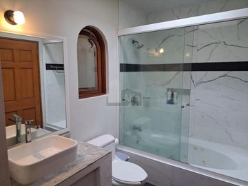 Se vende magnífica casa de 5 recámaras en Fracc. provincias del Canadá, Cuernavaca