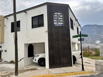 Casa en Venta en Colonia Valle de Vasconcelos San Perdo Garza Garcia