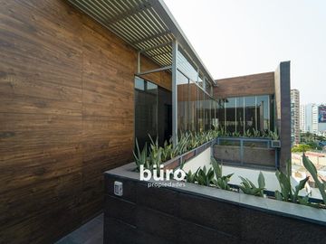 BELLO PENTHOUSE DUPLEX EN VENTA CON TERRAZA CERCA A MELITON PORRAS MIRAFLORES