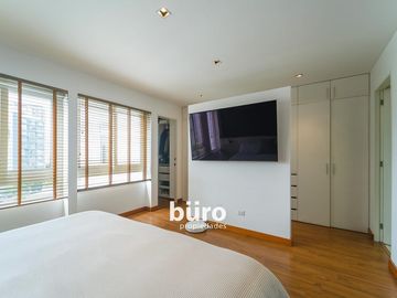 BELLO PENTHOUSE DUPLEX EN VENTA CON TERRAZA CERCA A MELITON PORRAS MIRAFLORES