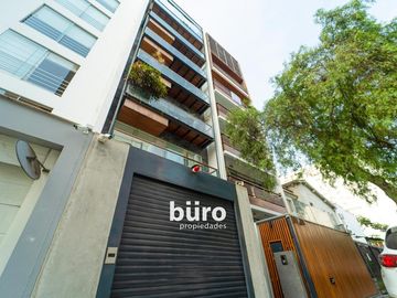 BELLO PENTHOUSE DUPLEX EN VENTA CON TERRAZA CERCA A MELITON PORRAS MIRAFLORES