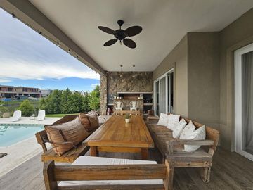 Casa en  venta en venta en Carpinchos al agua