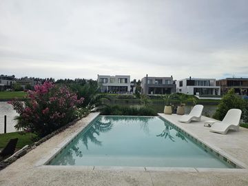 Casa en  venta en venta en Carpinchos al agua