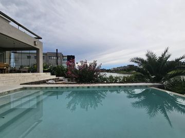 Casa en  venta en venta en Carpinchos al agua