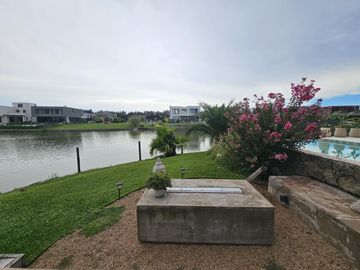 Casa en  venta en venta en Carpinchos al agua