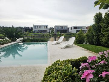 Casa en  venta en venta en Carpinchos al agua