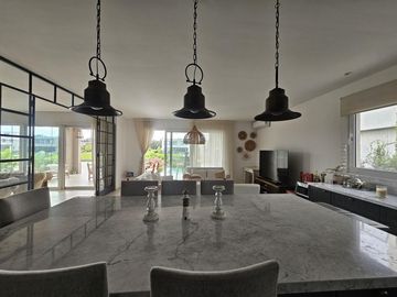 Casa en  venta en venta en Carpinchos al agua
