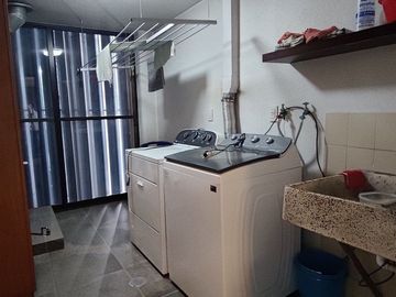 SE VENDE AMPLIO DEPARTAMENTO TECAMACHALCO (V)