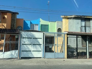 Casa frente a cancha de Futbol